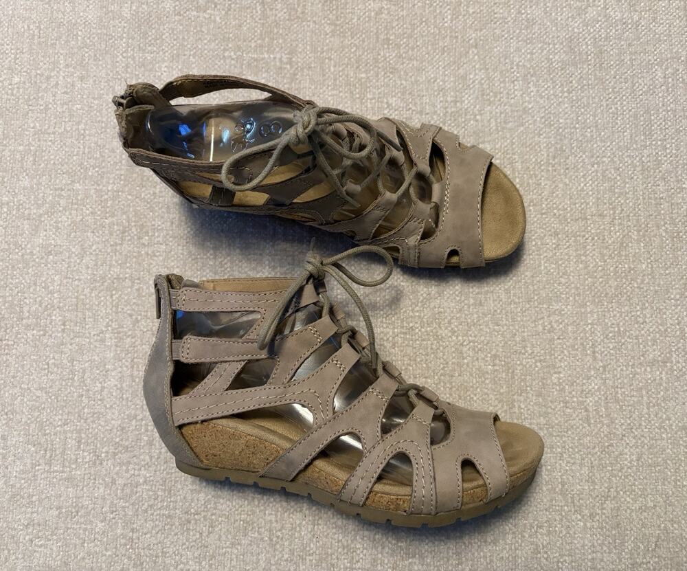 Earth Origins Kendra Kamilla Leather Strappy Wedge Heel Sandals Size 7.5M Coco